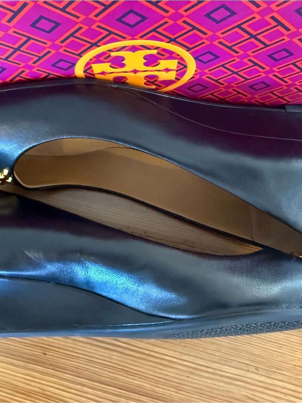 Tory Burch Black Wedge Ballet Flats Gold Logo Cap Toe Size 7.5 - Picture 6 of 9